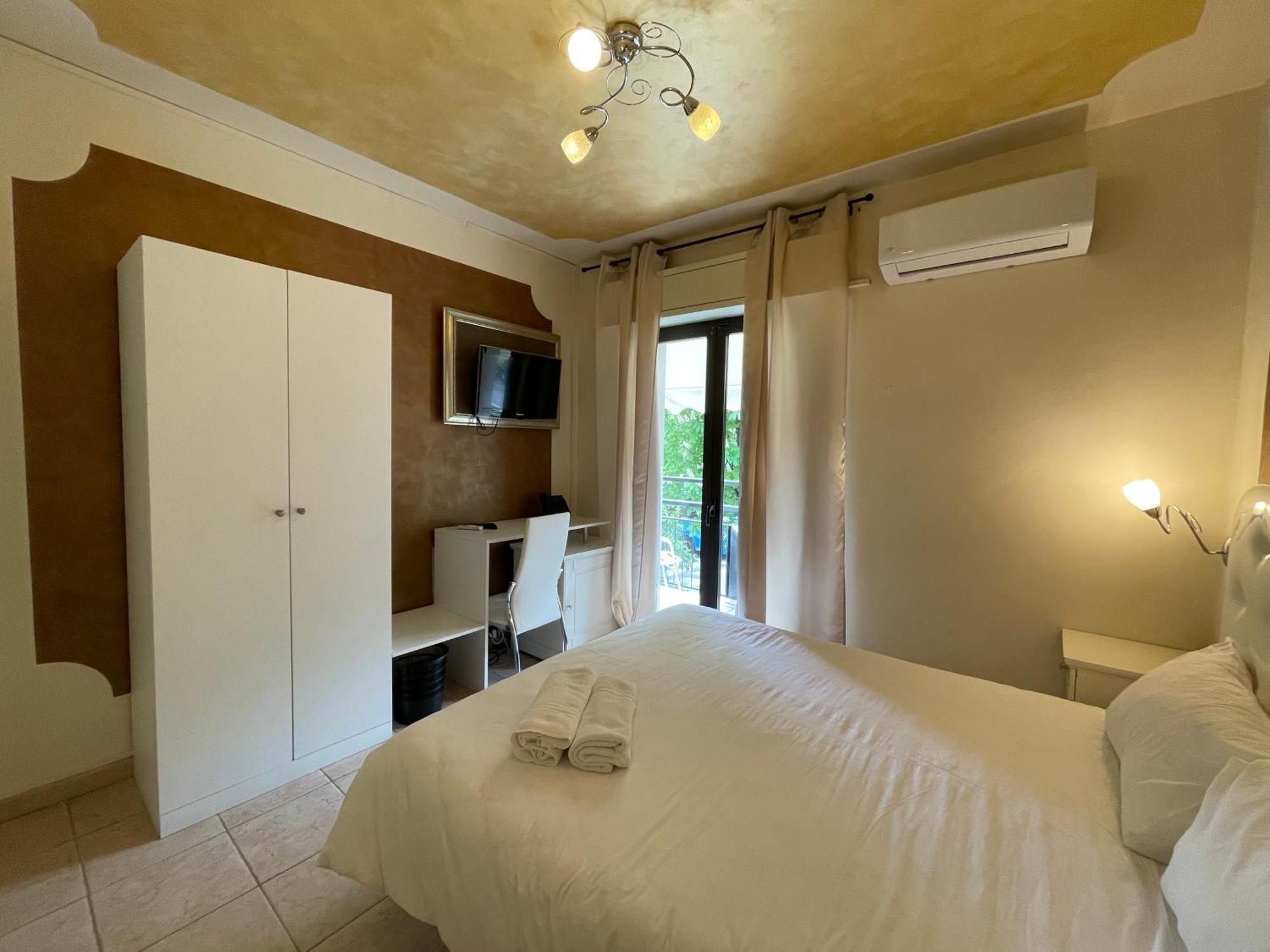 Hotel Central Giacomini Salo Bagian luar foto