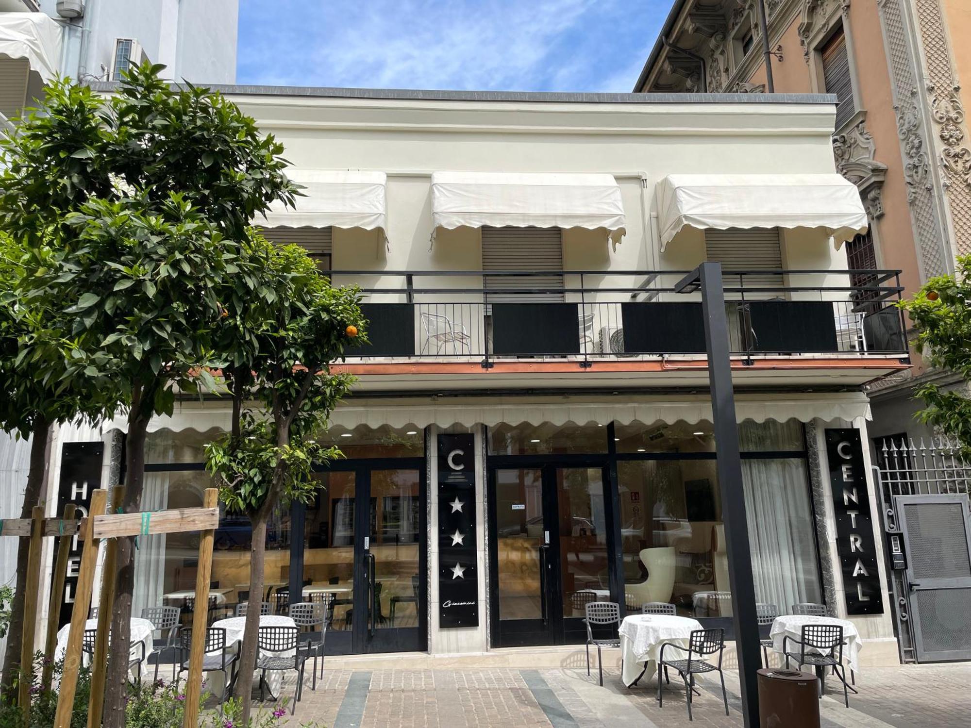 Hotel Central Giacomini Salo Bagian luar foto