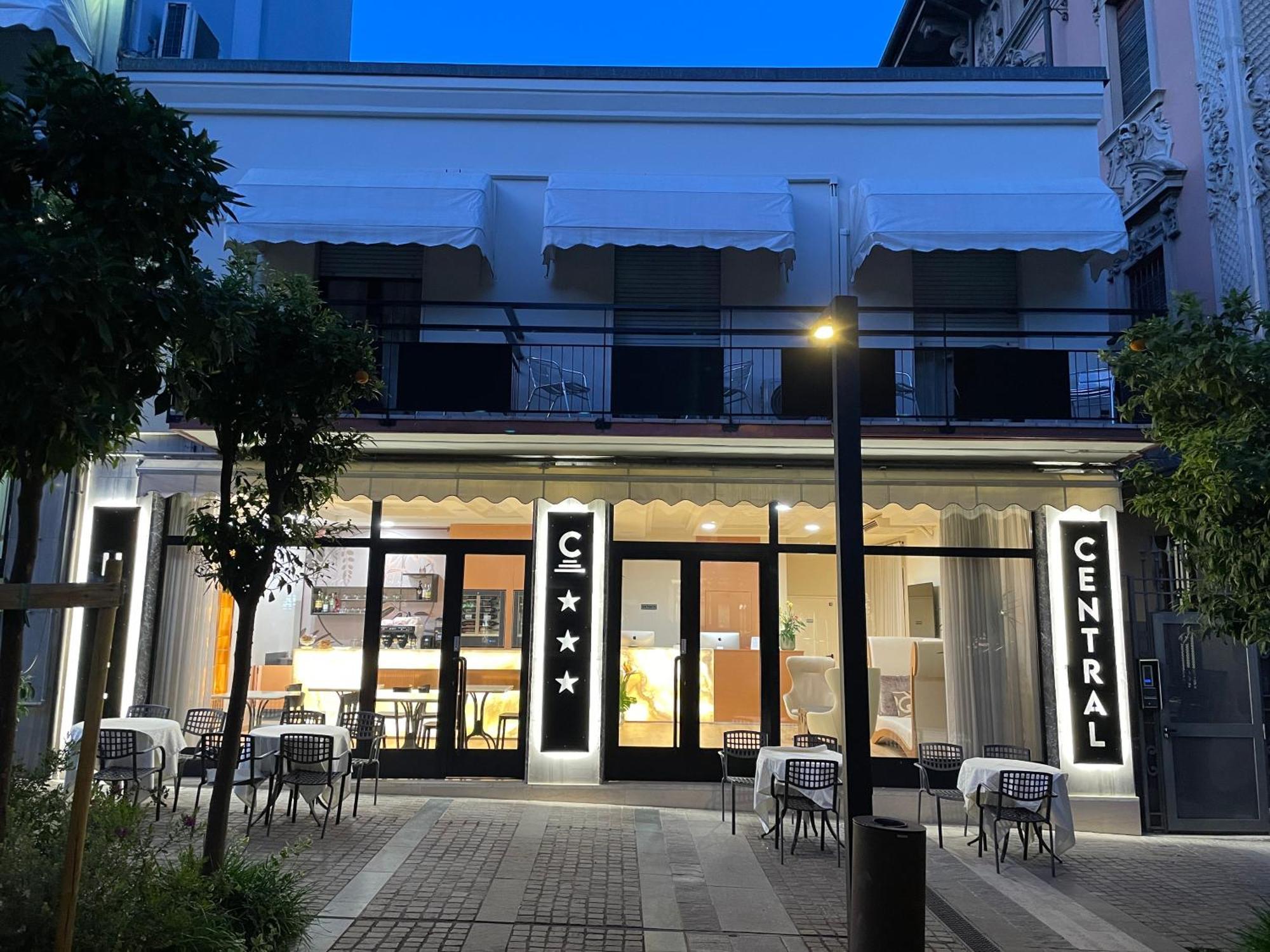 Hotel Central Giacomini Salo Bagian luar foto