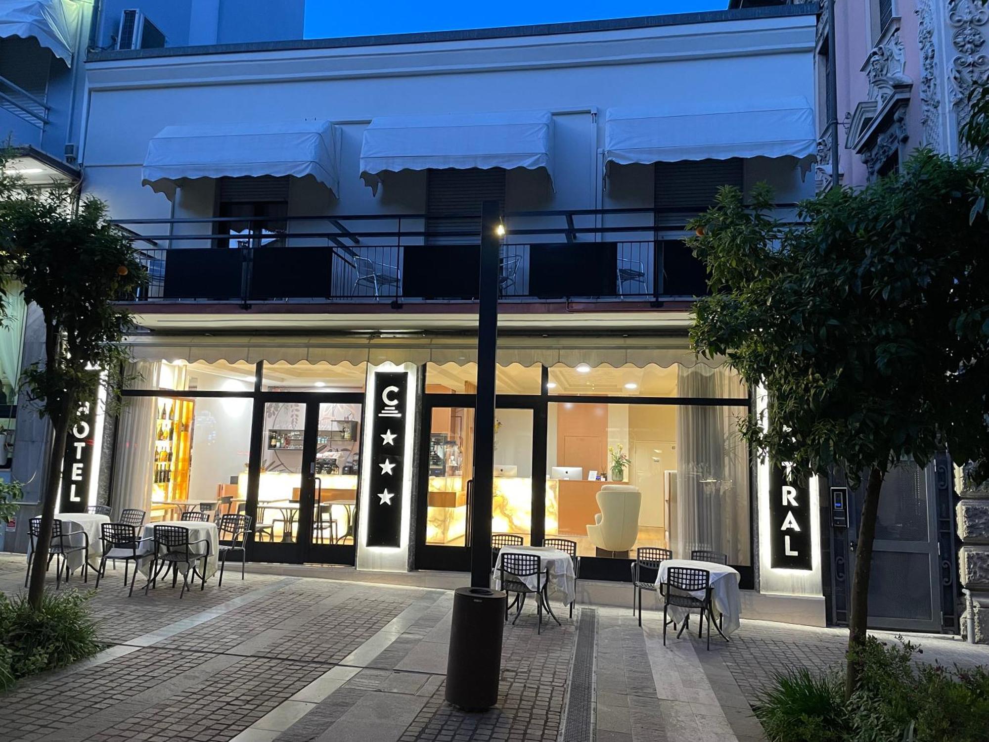 Hotel Central Giacomini Salo Bagian luar foto