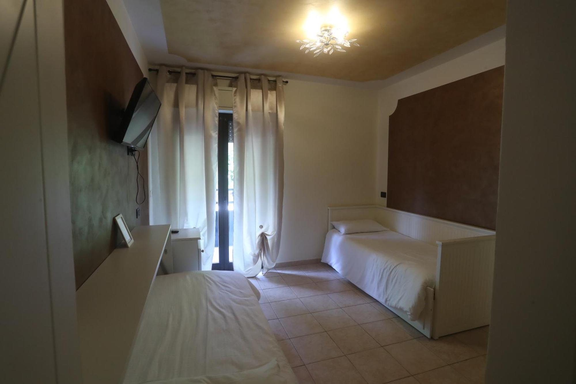 Hotel Central Giacomini Salo Bagian luar foto
