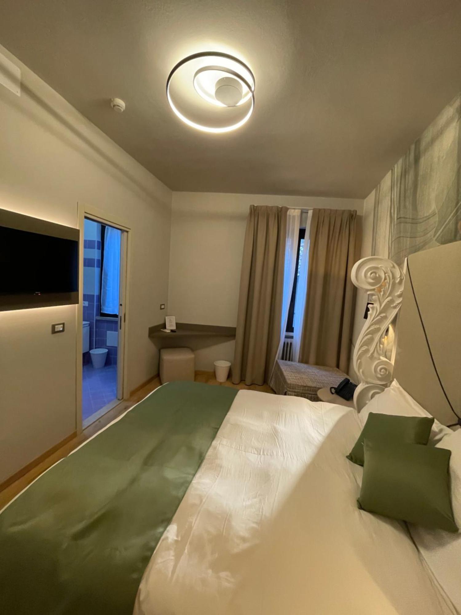 Hotel Central Giacomini Salo Bagian luar foto